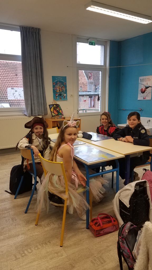  Les élèves travaillent costumés