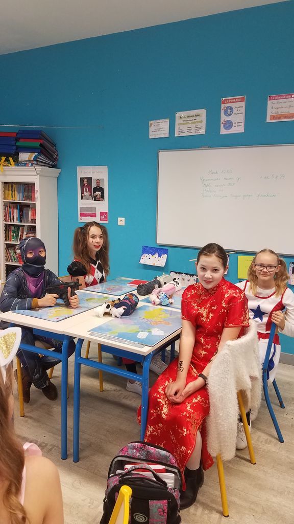  Les élèves travaillent costumés