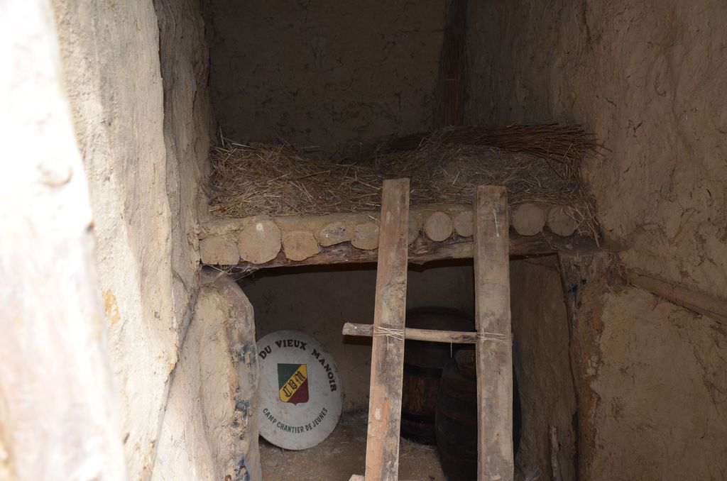 Cave et grenier en même temps (grenier même famille que grain)