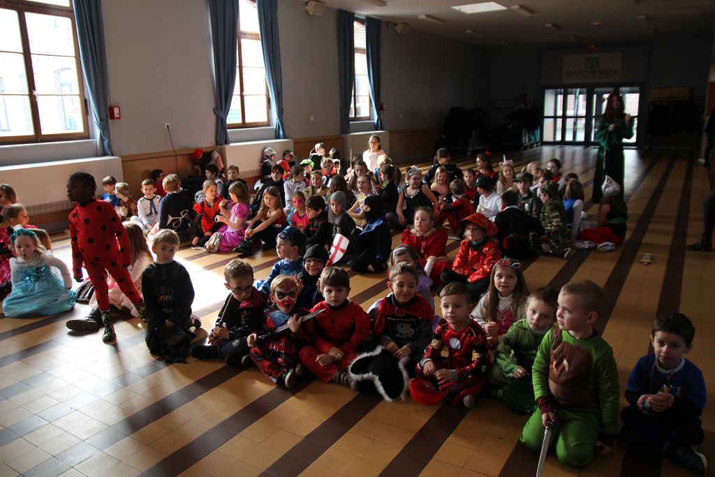  A la salle des fêtes