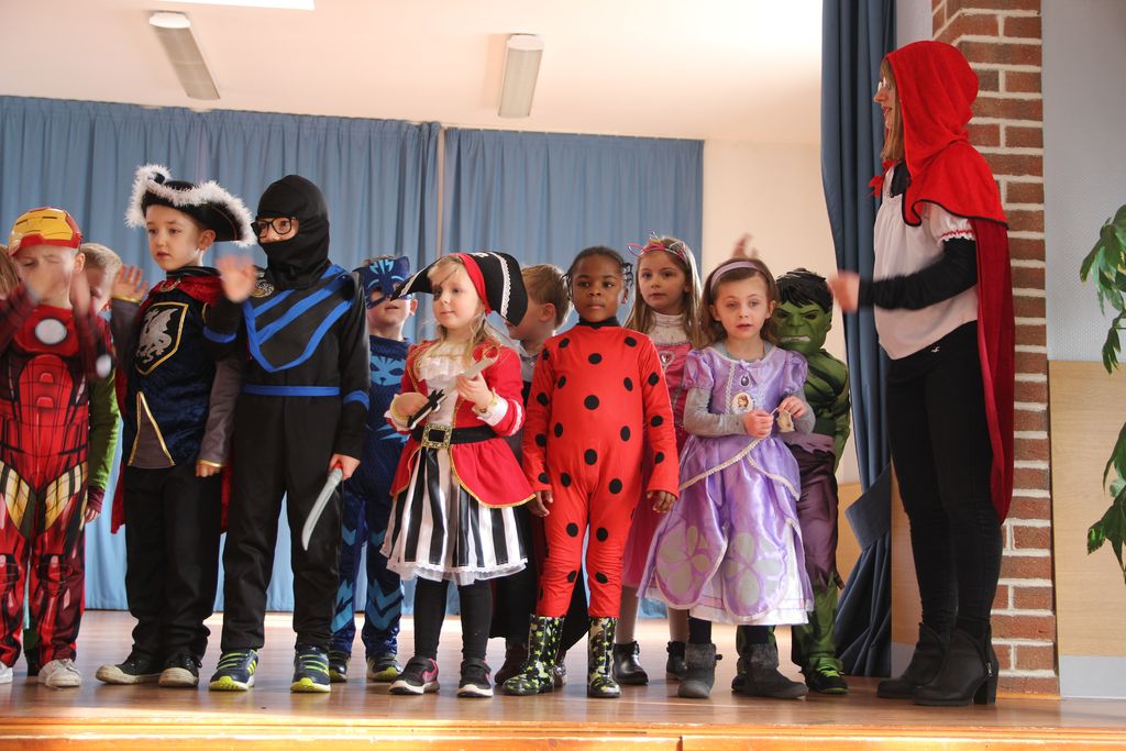  A la salle des fêtes