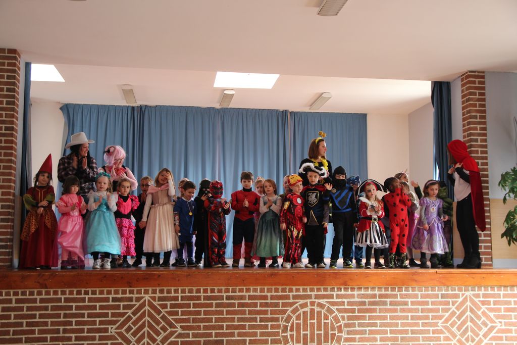  A la salle des fêtes