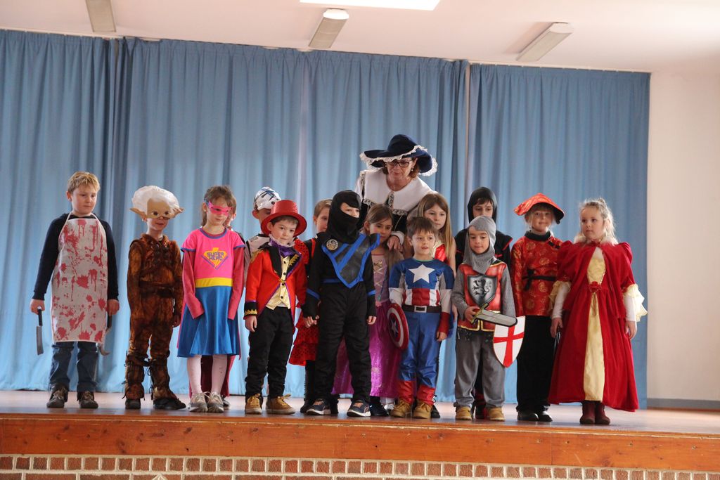  A la salle des fêtes