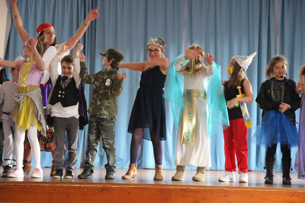  A la salle des fêtes