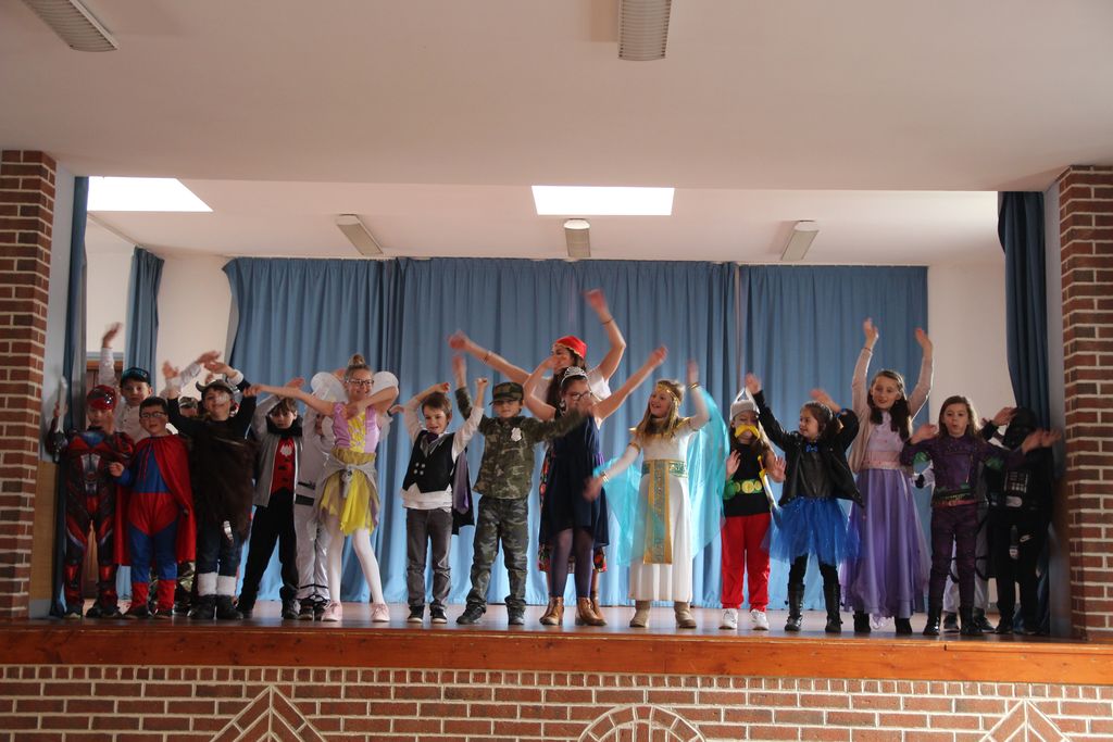  A la salle des fêtes