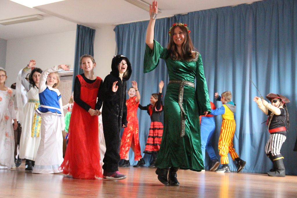 A la salle des fêtes