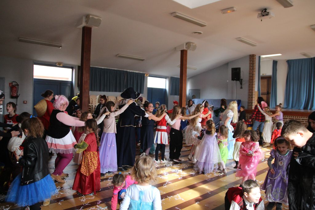  A la salle des fêtes