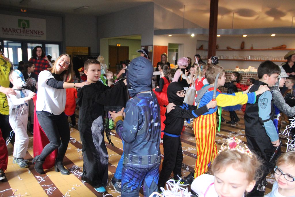  A la salle des fêtes