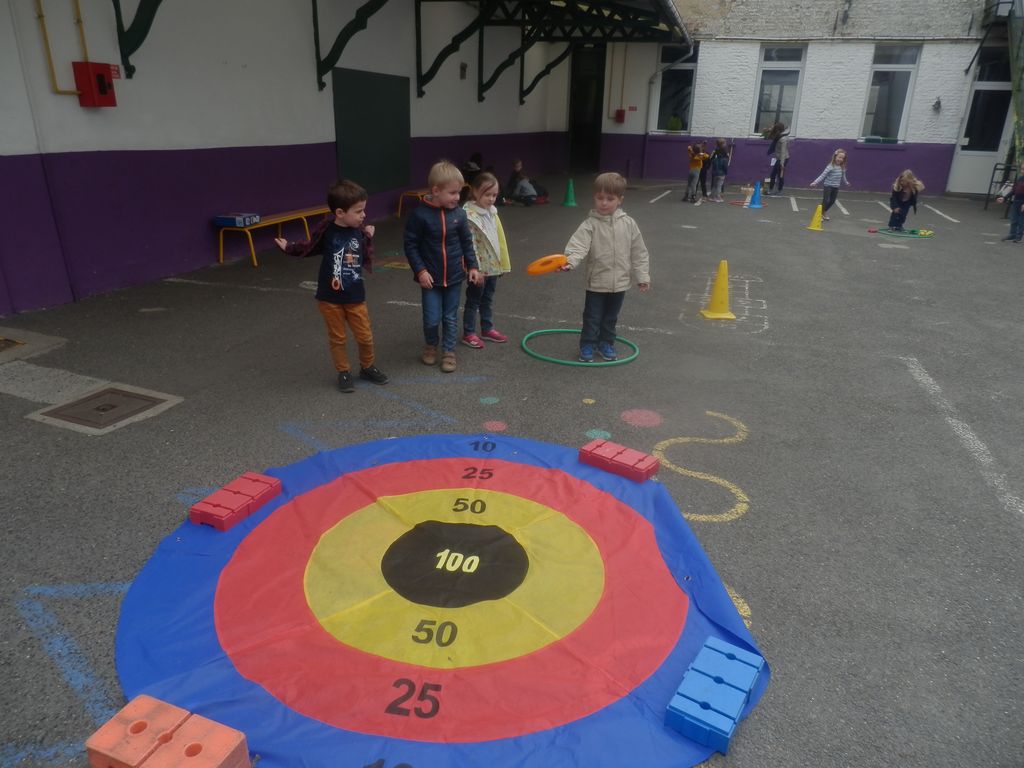 Jeux dans la cour