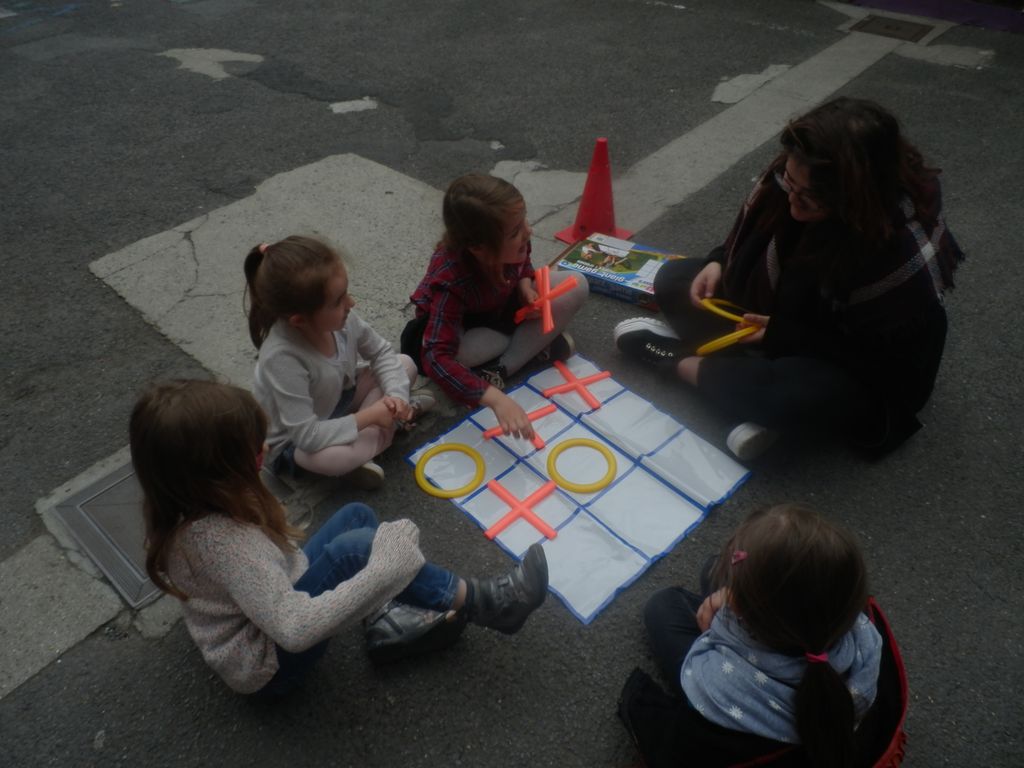 Jeux dans la cour