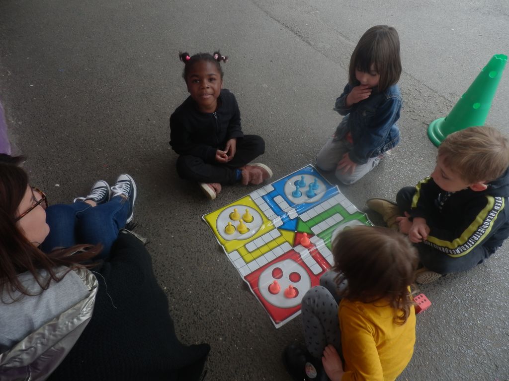 Jeux dans la cour